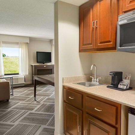 Hampton Inn & Suites By Hilton Manchester Bedford Экстерьер фото
