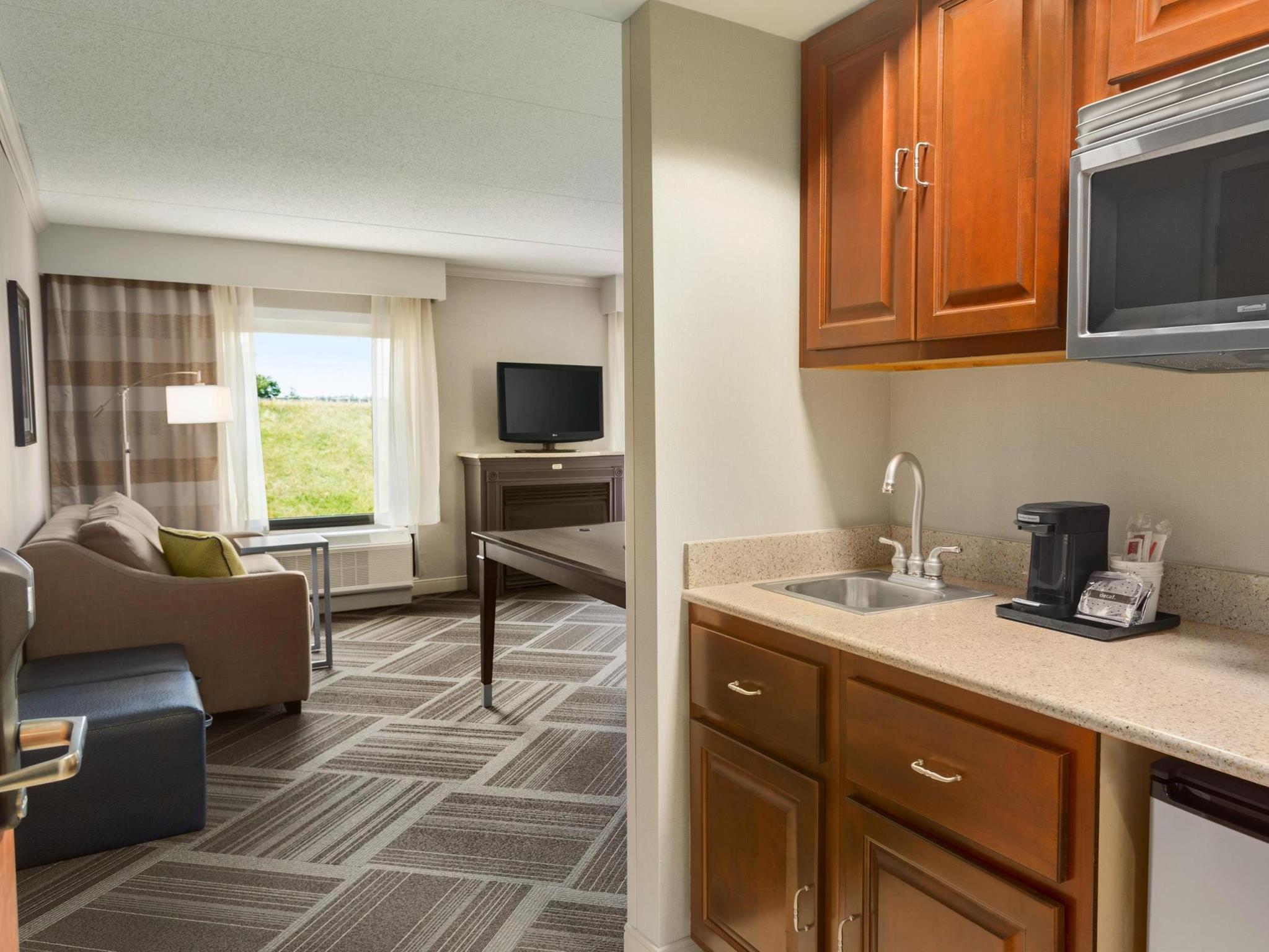 Hampton Inn & Suites By Hilton Manchester Bedford Экстерьер фото