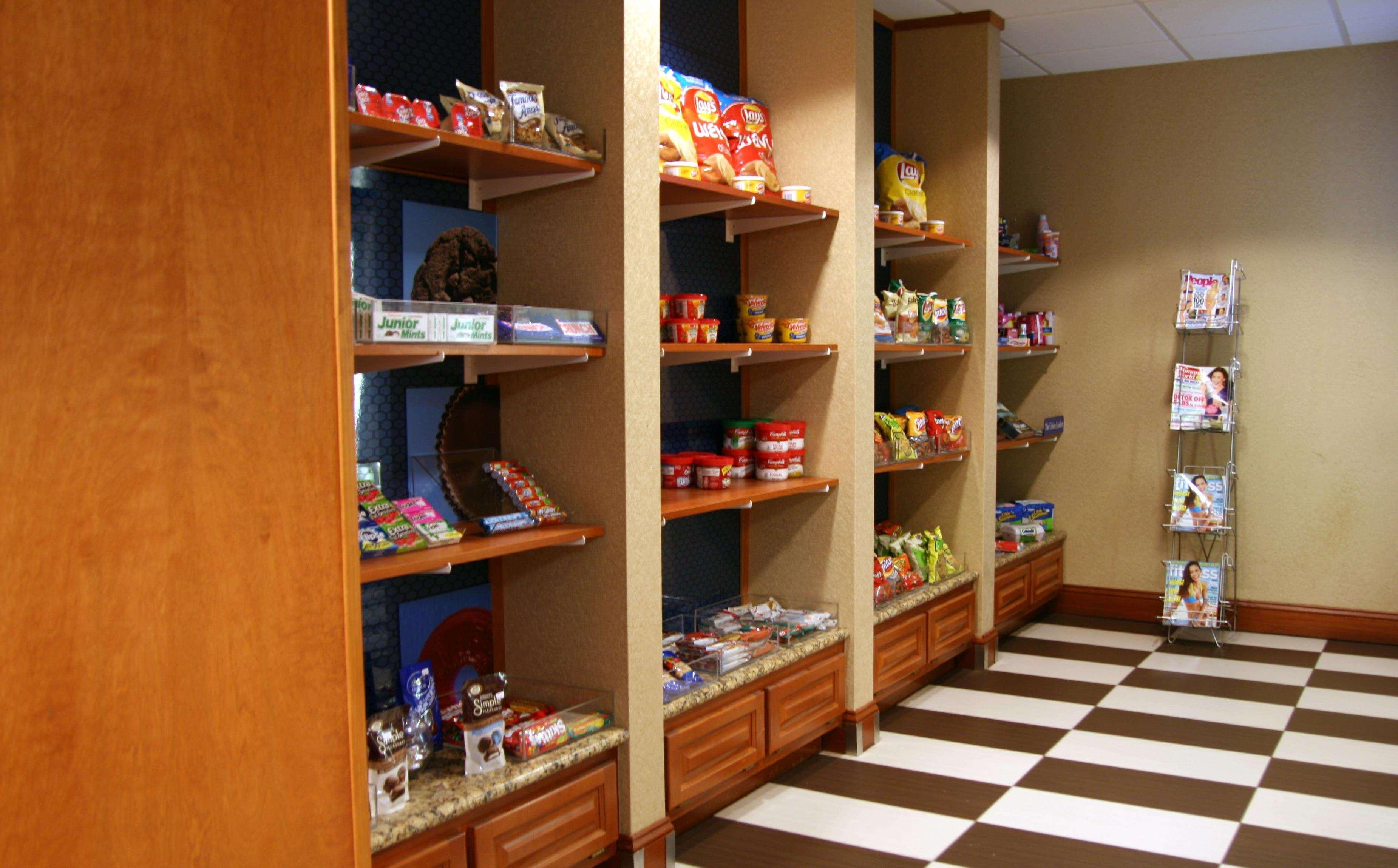 Hampton Inn & Suites By Hilton Manchester Bedford Экстерьер фото