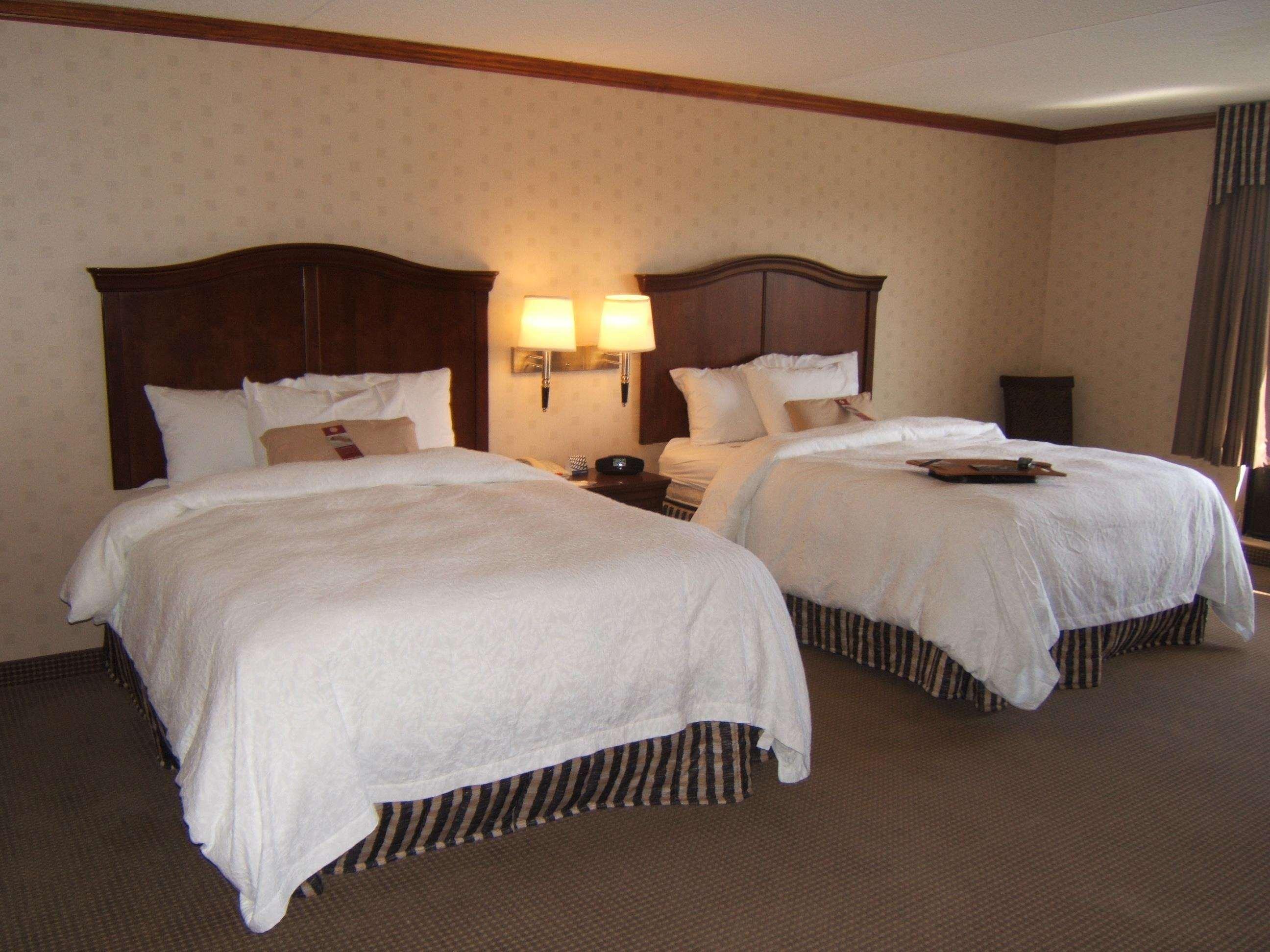 Hampton Inn & Suites By Hilton Manchester Bedford Номер фото