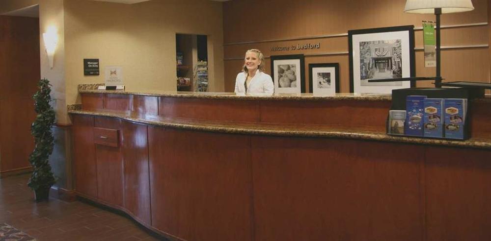 Hampton Inn & Suites By Hilton Manchester Bedford Экстерьер фото