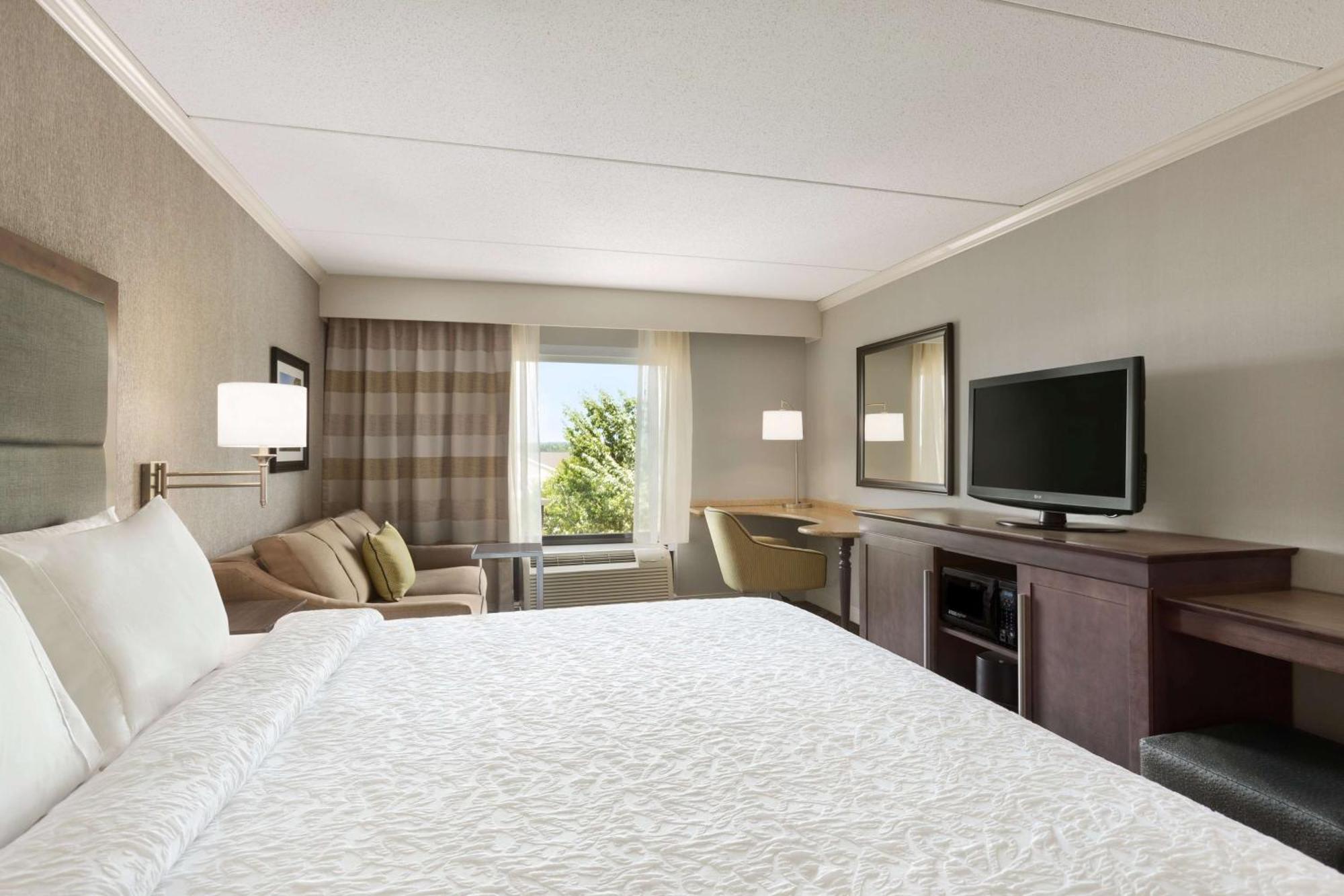 Hampton Inn & Suites By Hilton Manchester Bedford Экстерьер фото