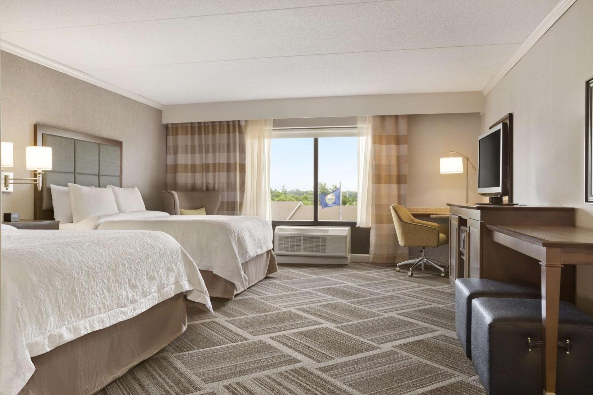 Hampton Inn & Suites By Hilton Manchester Bedford Экстерьер фото