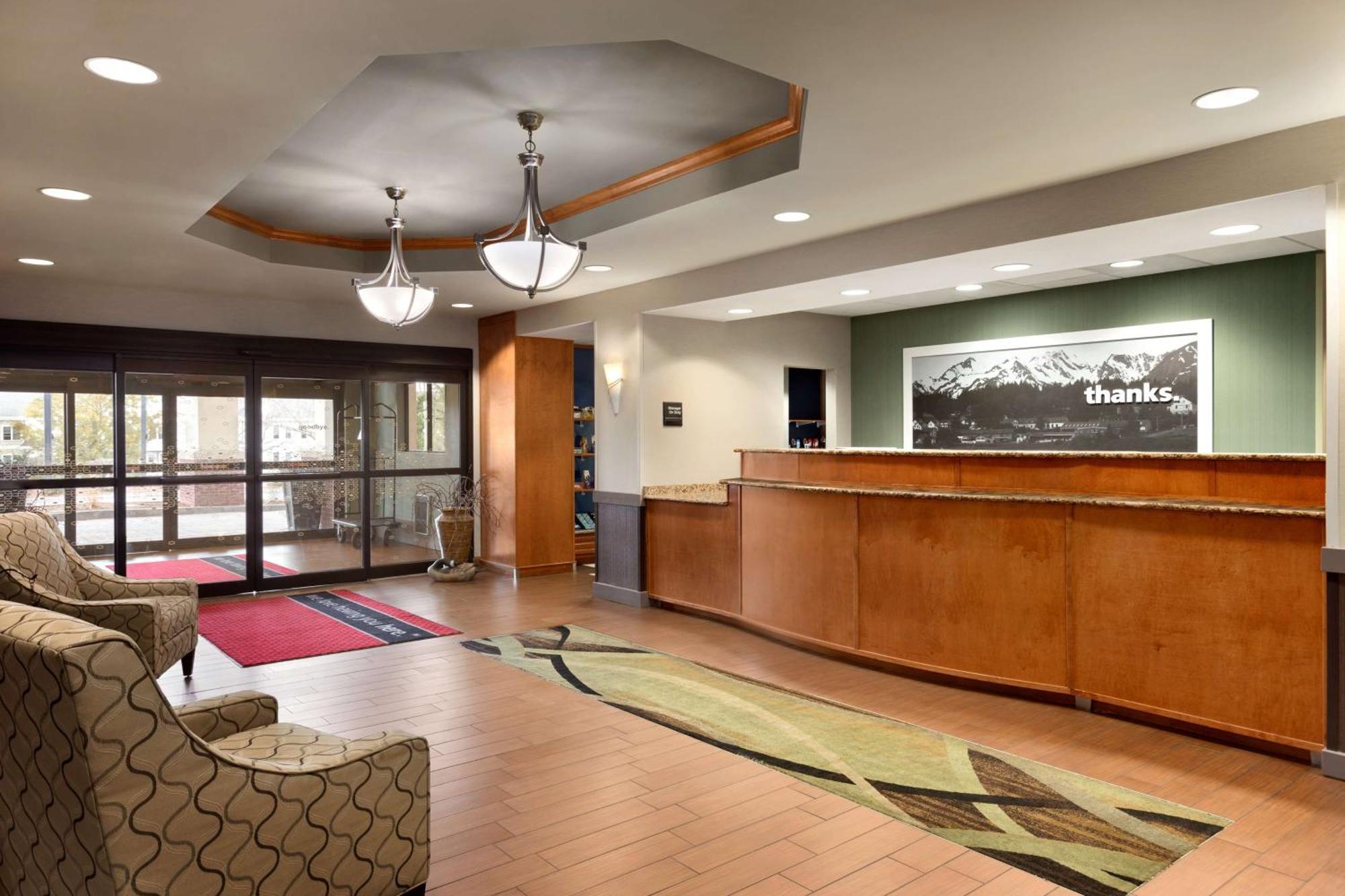 Hampton Inn & Suites By Hilton Manchester Bedford Экстерьер фото