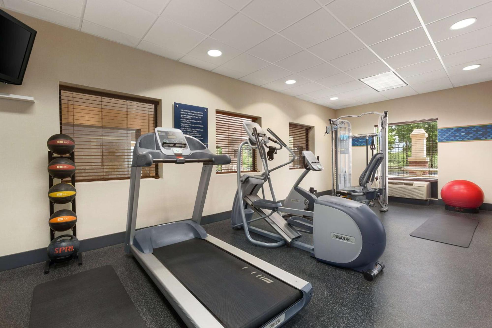 Hampton Inn & Suites By Hilton Manchester Bedford Экстерьер фото