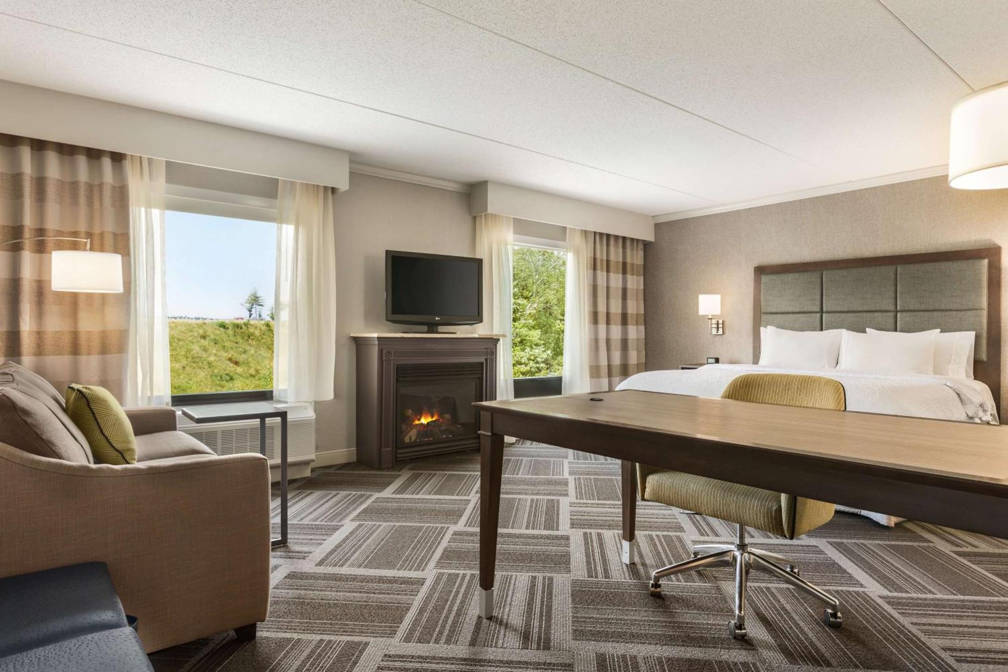 Hampton Inn & Suites By Hilton Manchester Bedford Экстерьер фото