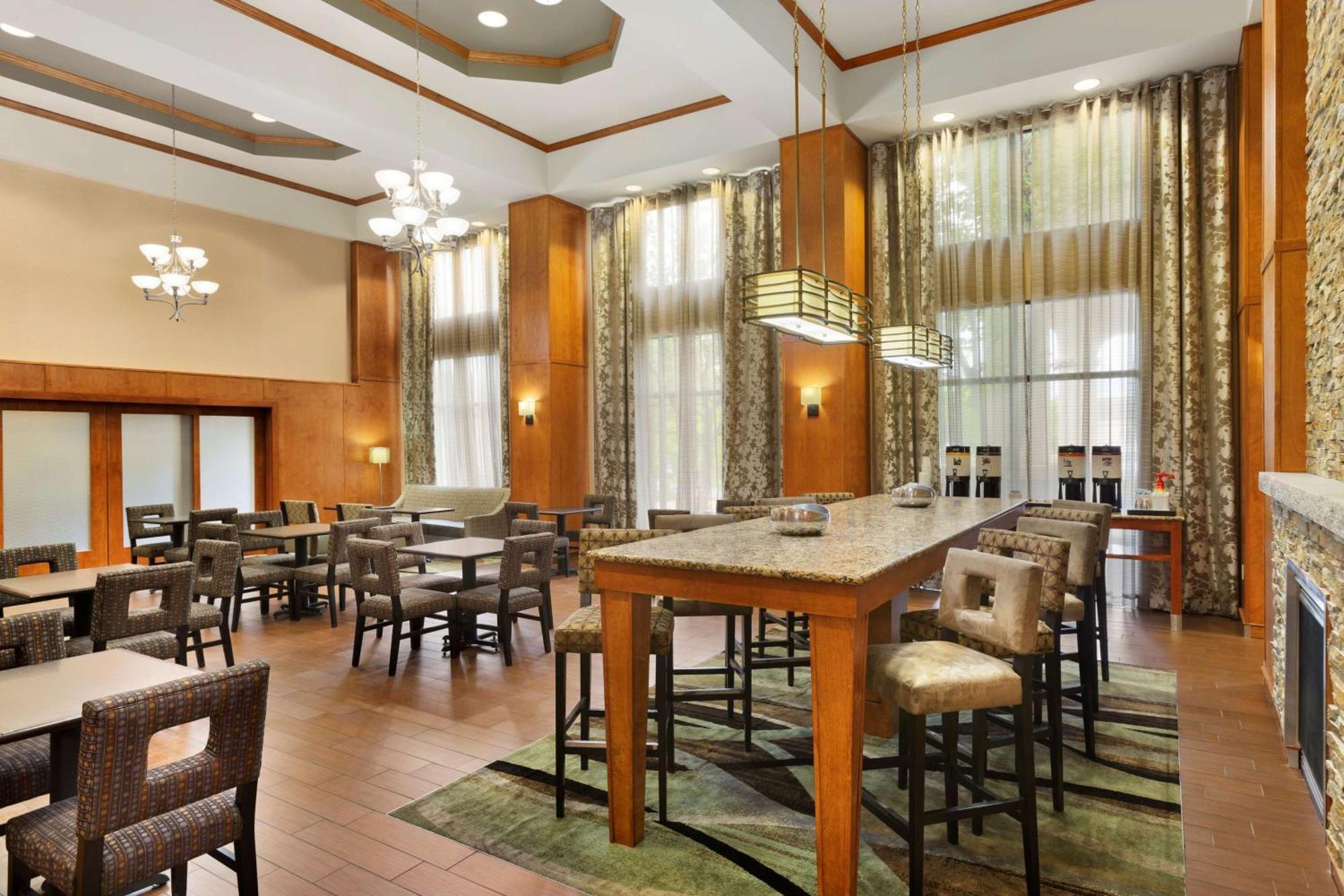Hampton Inn & Suites By Hilton Manchester Bedford Экстерьер фото