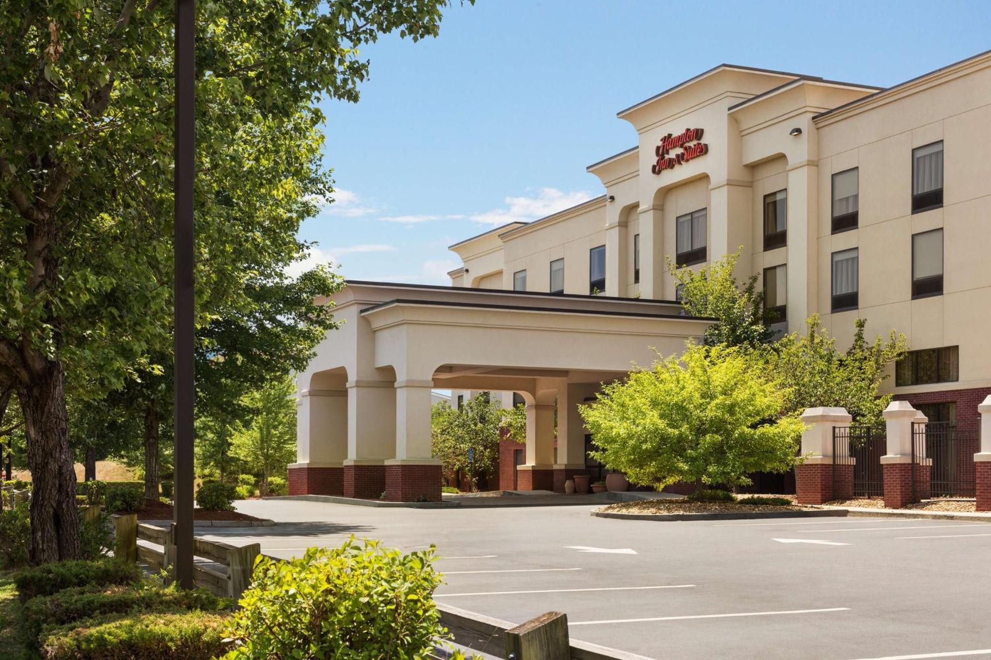 Hampton Inn & Suites By Hilton Manchester Bedford Экстерьер фото