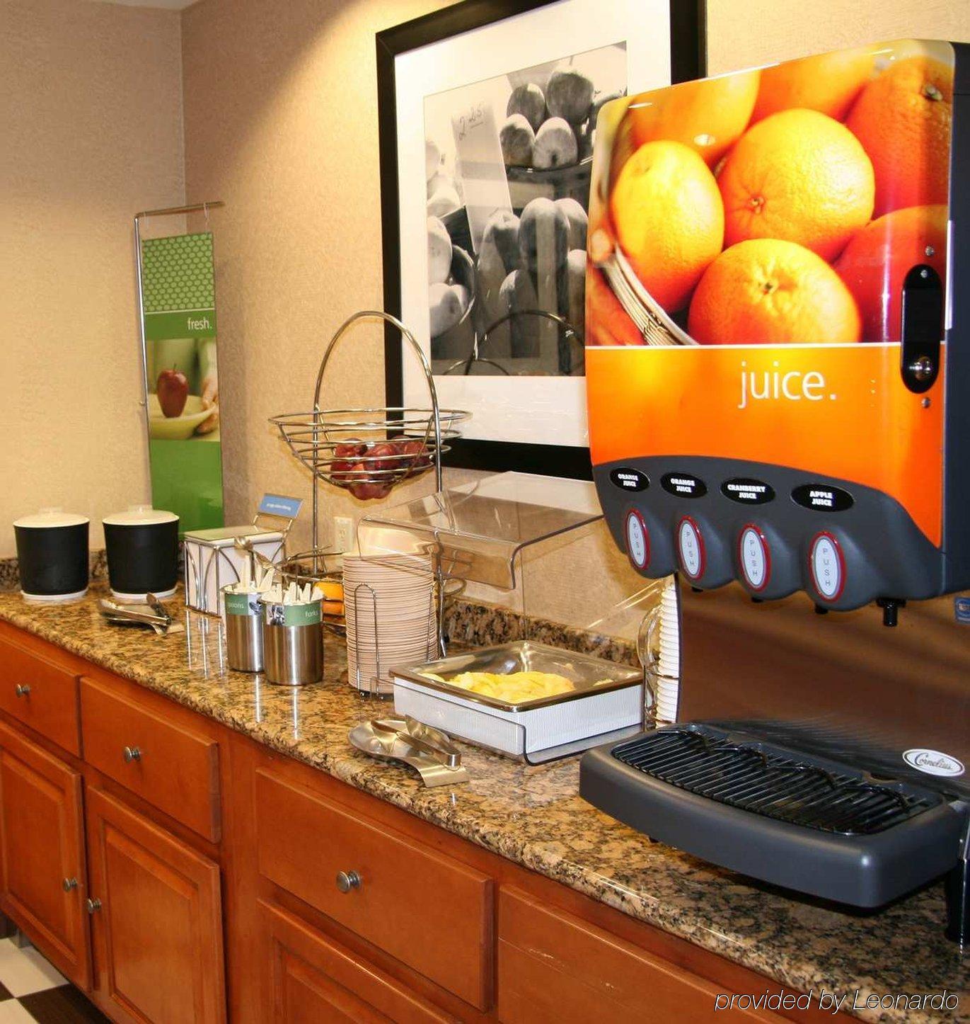 Hampton Inn & Suites By Hilton Manchester Bedford Экстерьер фото