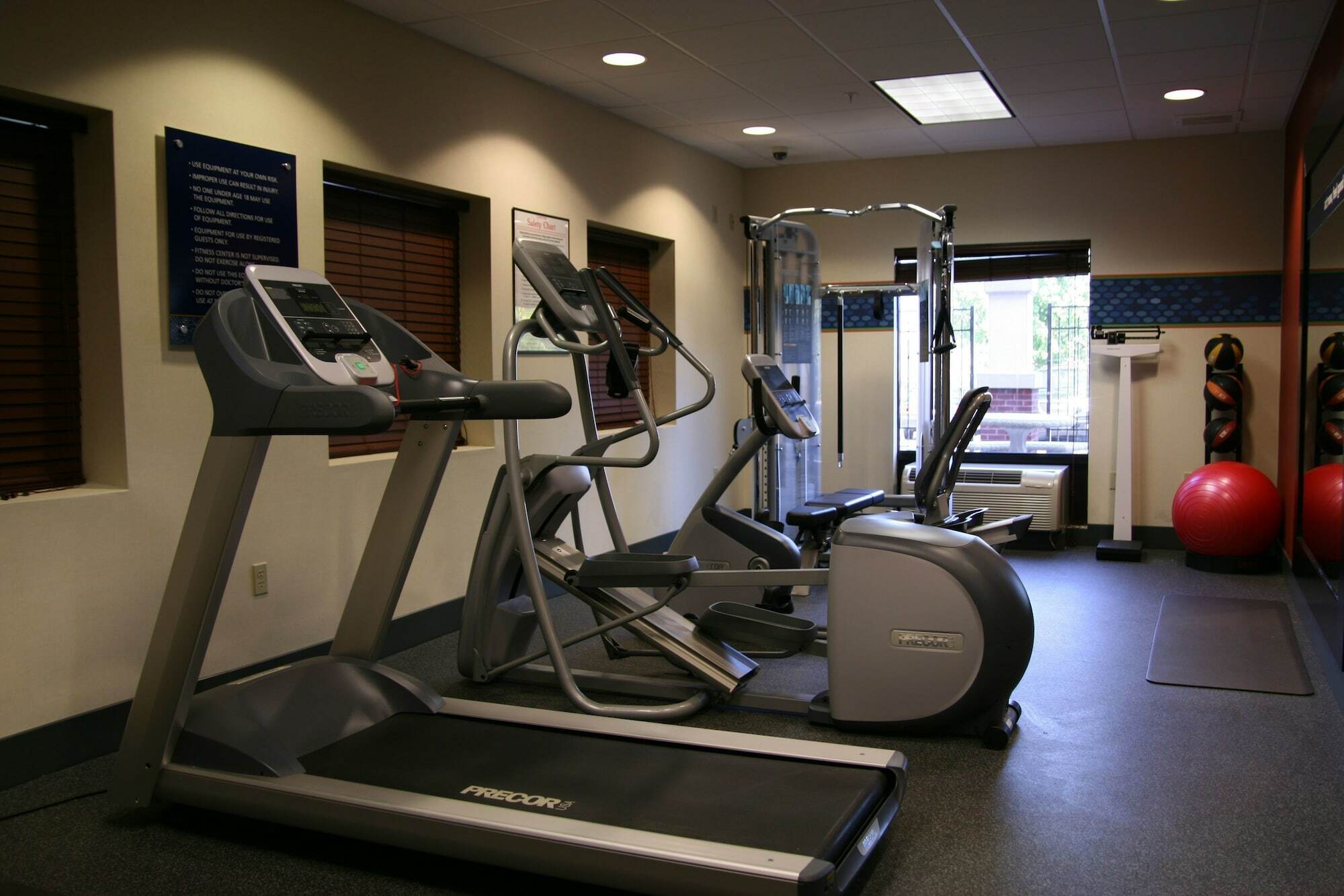 Hampton Inn & Suites By Hilton Manchester Bedford Экстерьер фото