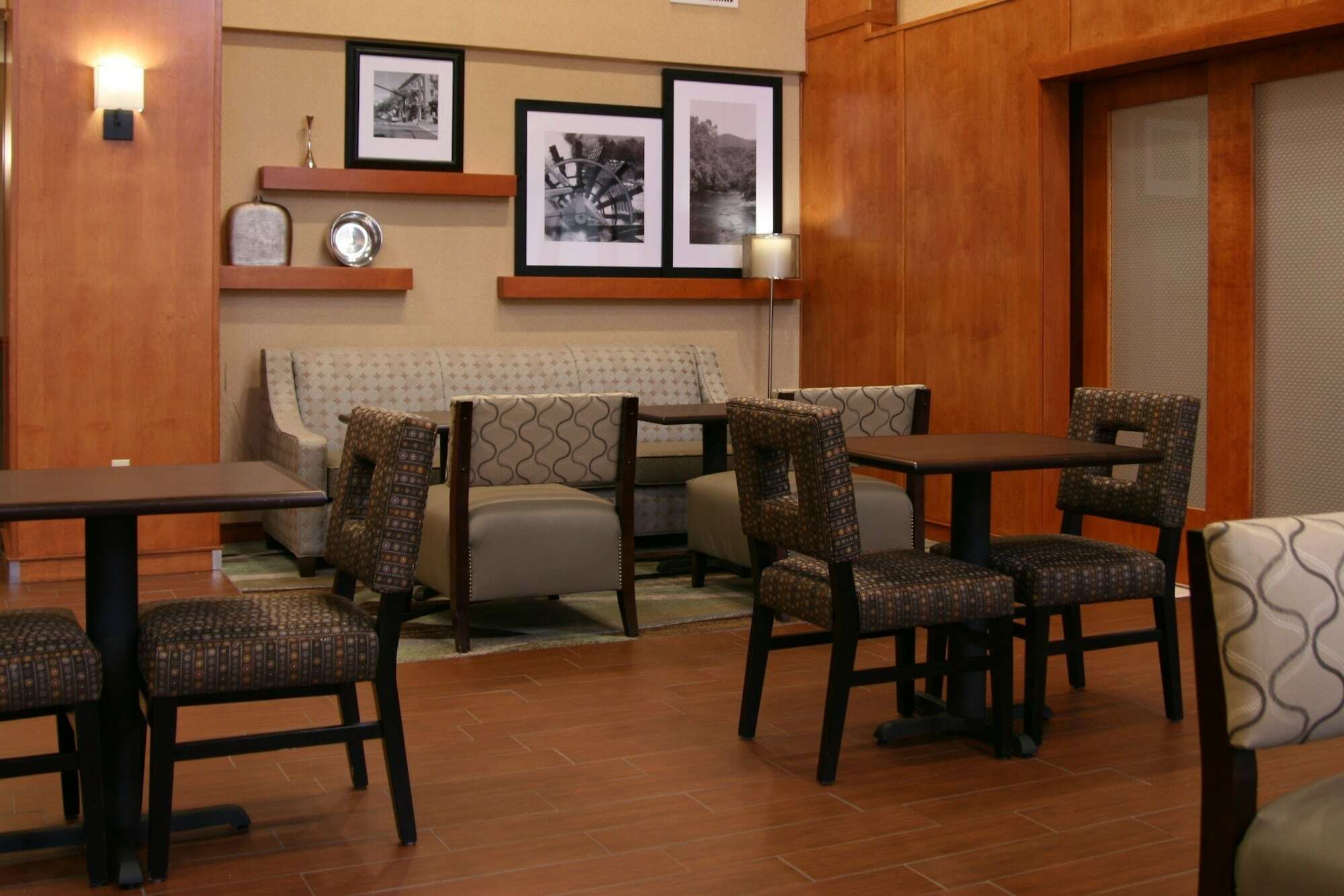 Hampton Inn & Suites By Hilton Manchester Bedford Экстерьер фото